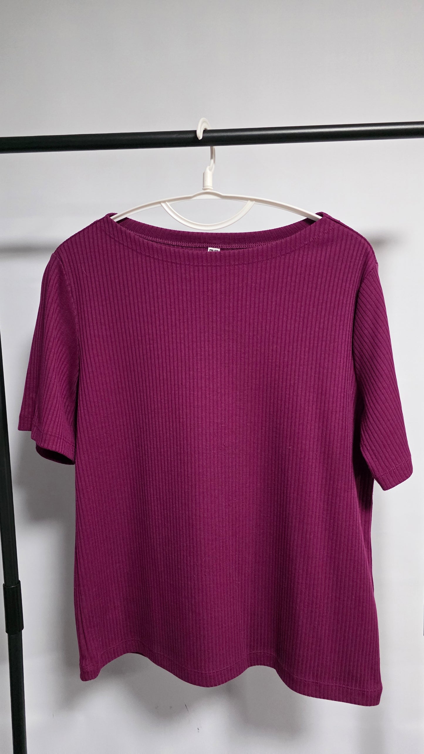 Pre-loved Uniqlo Ribbed Crew Neck Half Sleeve T